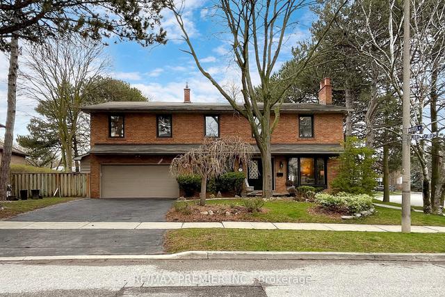 213 Lord Seaton Rd, House detached with 5 bedrooms, 3 bathrooms and 6 parking in Toronto ON | Image 1