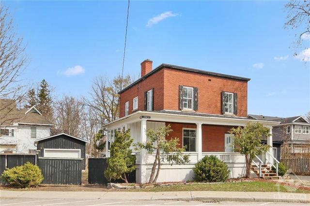 159 Country Street, House detached with 4 bedrooms, 2 bathrooms and 5 parking in Mississippi Mills ON | Image 1