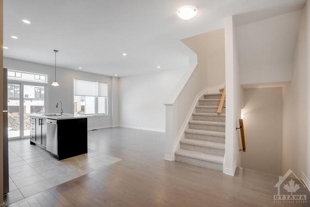 944 Socca Crescent, Townhouse with 3 bedrooms, 3 bathrooms and 3 parking in Ottawa ON | Image 4