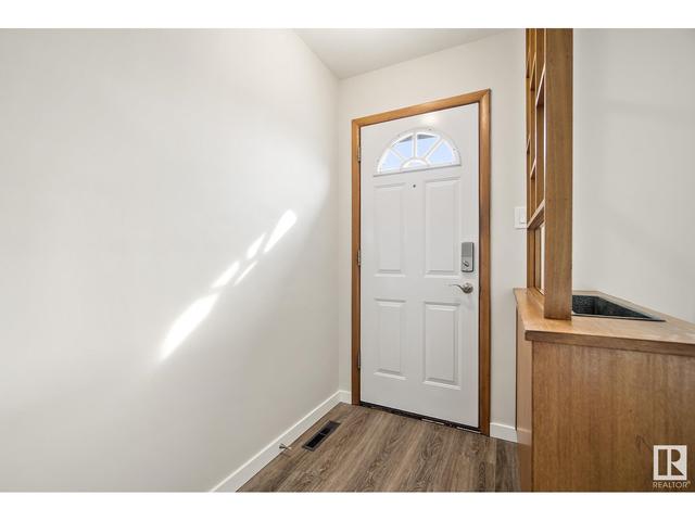 9016 135a Av Nw, House detached with 3 bedrooms, 1 bathrooms and 4 parking in Edmonton AB | Image 4
