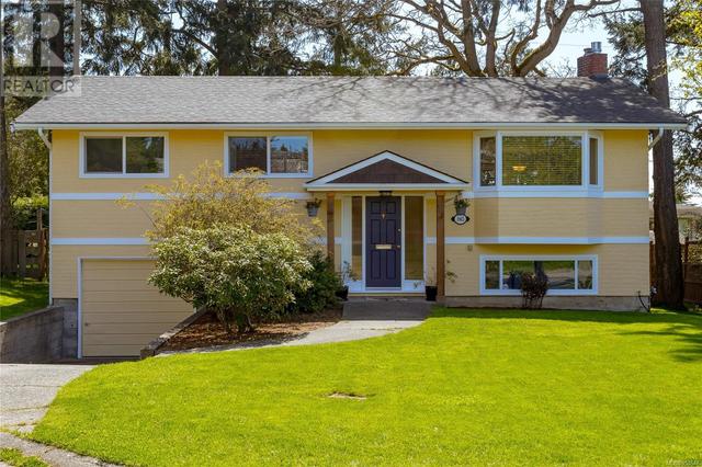 1865 Elmhurst Pl, House detached with 5 bedrooms, 2 bathrooms and 1 parking in Saanich BC | Image 37