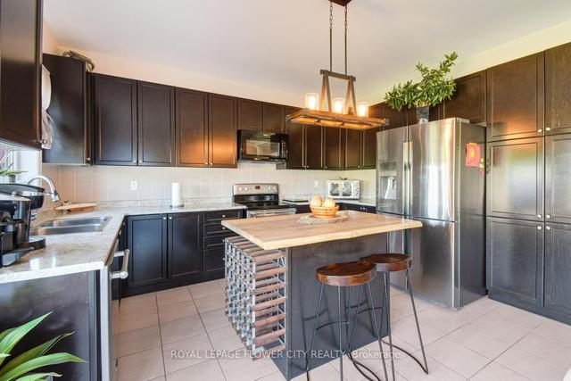 8 Arrowpoint Dr, House detached with 4 bedrooms, 4 bathrooms and 8 parking in Brampton ON | Image 2