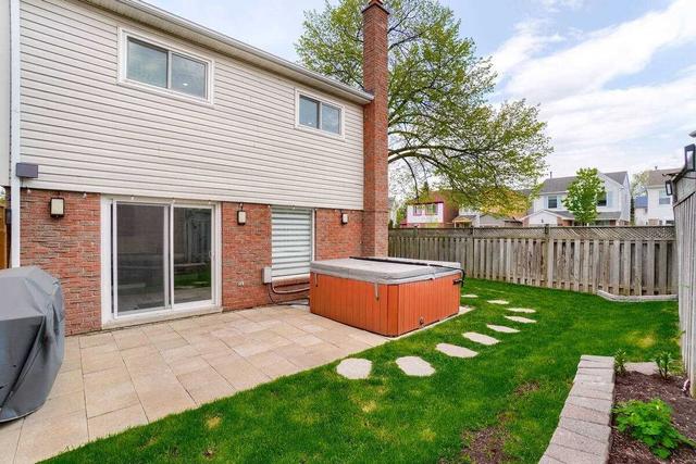 17 Majestic Cres, House detached with 3 bedrooms, 2 bathrooms and 4 parking in Brampton ON | Image 24