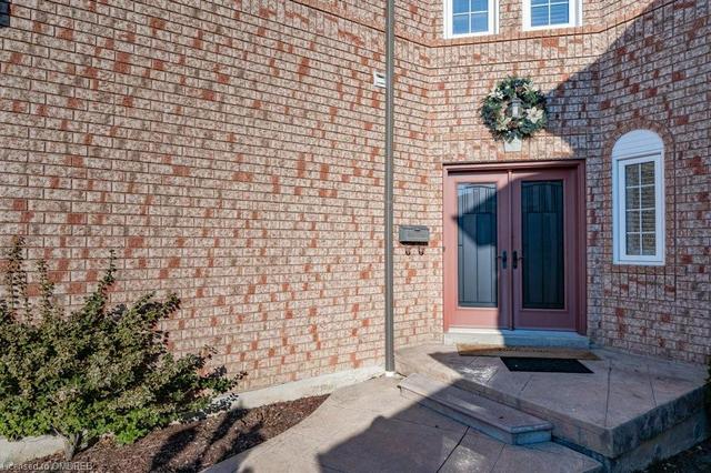 5457 Remington Court, House detached with 4 bedrooms, 2 bathrooms and null parking in Mississauga ON | Image 5