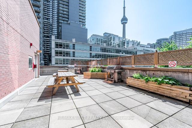 709 - 393 King St W, Condo with 1 bedrooms, 1 bathrooms and 1 parking in Toronto ON | Image 2
