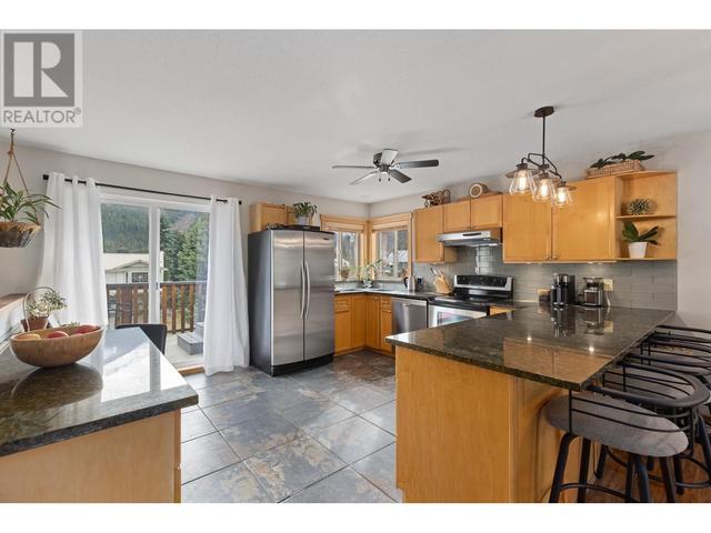 1479 Hemlock Street, House detached with 4 bedrooms, 3 bathrooms and 4 parking in Pemberton BC | Image 5