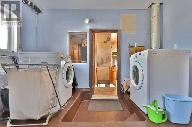Laundry Room (upper Level) | Image 19
