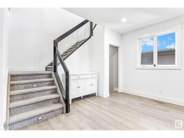 7251 May Rd Nw, House semidetached with 4 bedrooms, 3 bathrooms and 3 parking in Edmonton AB | Image 13