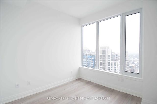 ph608 - 75 Canterbury Pl, Condo with 3 bedrooms, 2 bathrooms and 1 parking in Toronto ON | Image 3