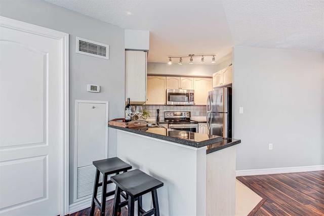 204 - 3840 Bathurst St, Condo with 2 bedrooms, 2 bathrooms and 1 parking in Toronto ON | Image 7
