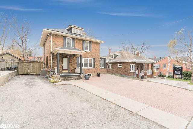 21 Poyntz Street, House detached with 4 bedrooms, 2 bathrooms and 5 parking in Barrie ON | Image 2