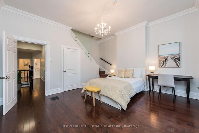 31 Clinton St, House attached with 3 bedrooms, 4 bathrooms and 1.5 parking in Toronto ON | Image 8