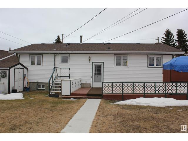5126 55 Av, House detached with 5 bedrooms, 2 bathrooms and null parking in St. Paul AB | Image 2