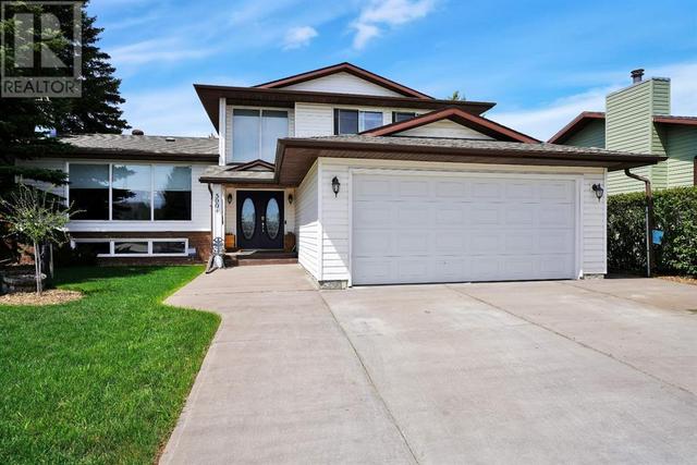 5904 56 Street, House detached with 5 bedrooms, 3 bathrooms and 2 parking in Rocky Mountain House AB | Image 2