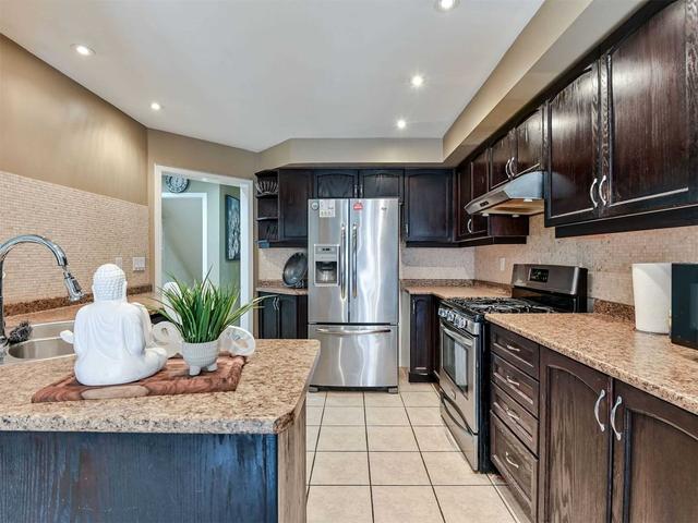 23 Wall St, House attached with 3 bedrooms, 3 bathrooms and 4 parking in Brampton ON | Image 5