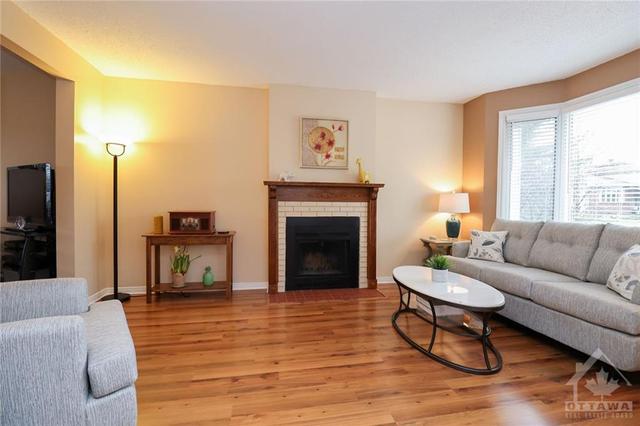 66 Knollsbrook Drive, Home with 3 bedrooms, 2 bathrooms and 3 parking in Ottawa ON | Image 5