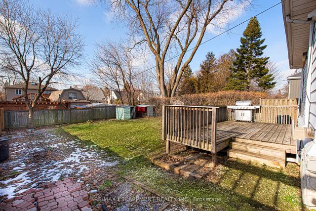 92 Sandown Ave, House detached with 3 bedrooms, 2 bathrooms and 3 parking in Toronto ON | Image 17