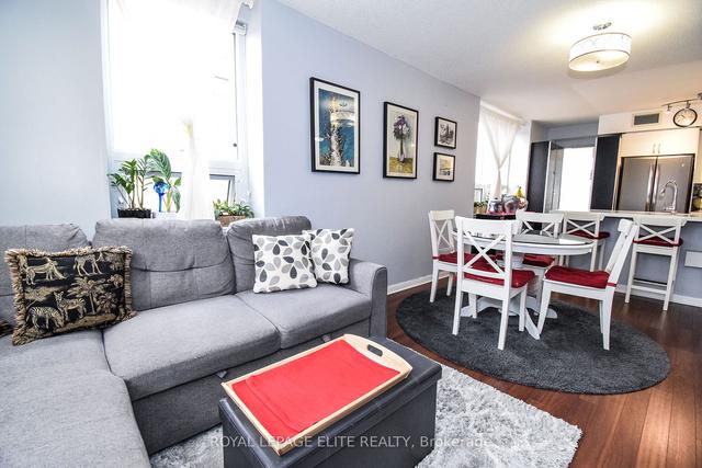 203 - 4 Elsinore Path, Condo with 2 bedrooms, 1 bathrooms and 1 parking in Toronto ON | Image 8
