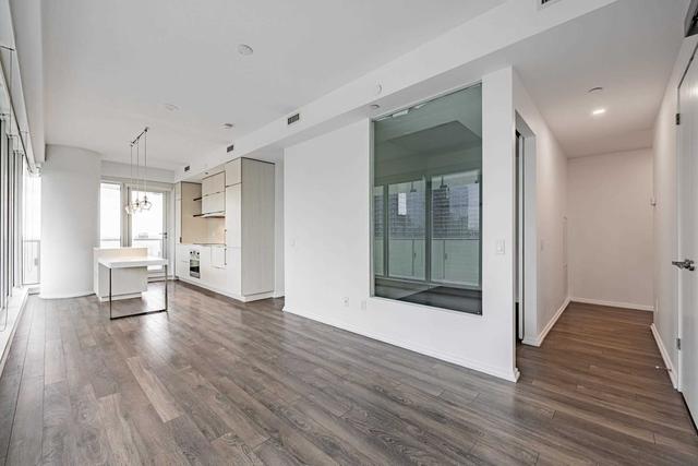 2209 - 197 Yonge St, Condo with 3 bedrooms, 2 bathrooms and 1 parking in Toronto ON | Image 33