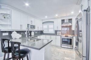 2 Hollyhedge Dr, House detached with 3 bedrooms, 3 bathrooms and 6 parking in Toronto ON | Image 8