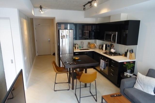 820 - 39 Brant St, Condo with 1 bedrooms, 1 bathrooms and null parking in Toronto ON | Image 3