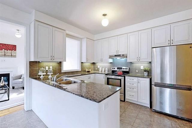2 Moore's Crt, House attached with 4 bedrooms, 3 bathrooms and 3 parking in Markham ON | Image 33