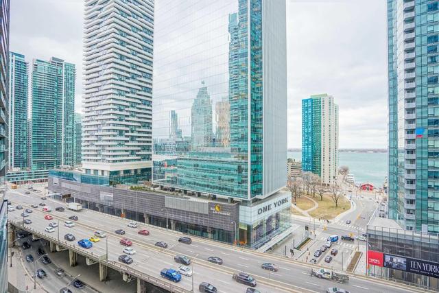 1202 - 14 York St, Condo with 2 bedrooms, 2 bathrooms and 1 parking in Toronto ON | Image 23