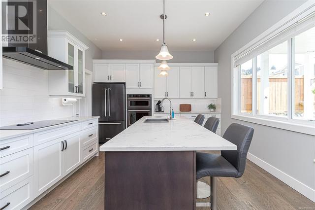 3580 Whimfield Terr, House detached with 4 bedrooms, 3 bathrooms and 7 parking in Langford BC | Image 9