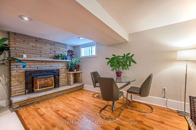 182 Lawrence Ave W, House detached with 2 bedrooms, 2 bathrooms and 1 parking in Toronto ON | Image 11