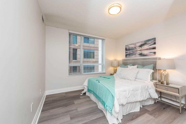 1807 - 801 Bay St, Condo with 2 bedrooms, 2 bathrooms and 1 parking in Toronto ON | Image 17