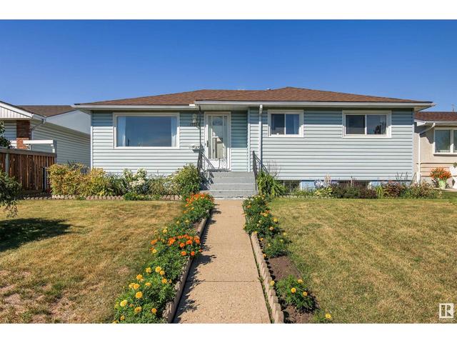 13556 139 St Nw, House detached with 4 bedrooms, 2 bathrooms and null parking in Edmonton AB | Card Image