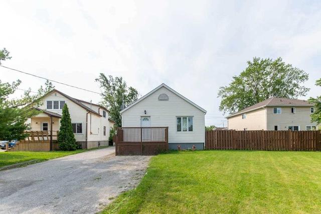 88 Rosedale Ave, House detached with 2 bedrooms, 2 bathrooms and 4 parking in St. Catharines ON | Image 1