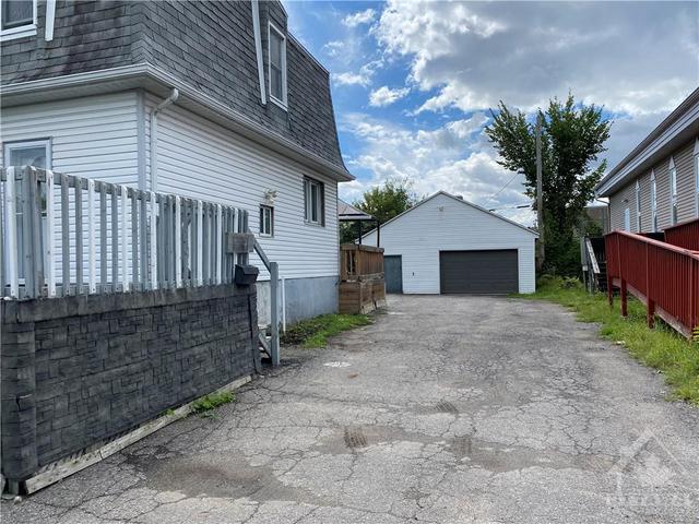 154 Donald Street, House detached with 3 bedrooms, 2 bathrooms and 6 parking in Ottawa ON | Image 2