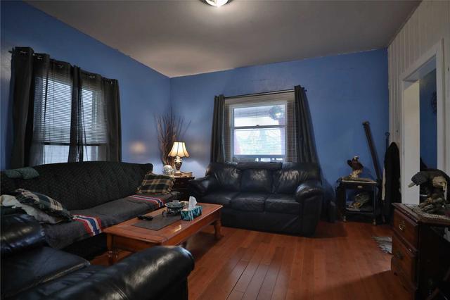 49 Almond St, House detached with 5 bedrooms, 2 bathrooms and 2 parking in St. Catharines ON | Image 23