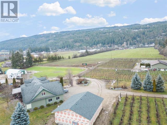 70 Waterside Road, Home with 5 bedrooms, 3 bathrooms and 20 parking in North Okanagan F BC | Image 13
