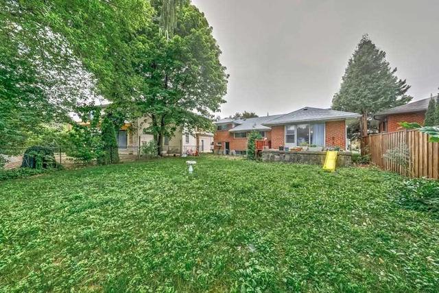 146 Yorkview Dr, House detached with 3 bedrooms, 3 bathrooms and 3 parking in Toronto ON | Image 5