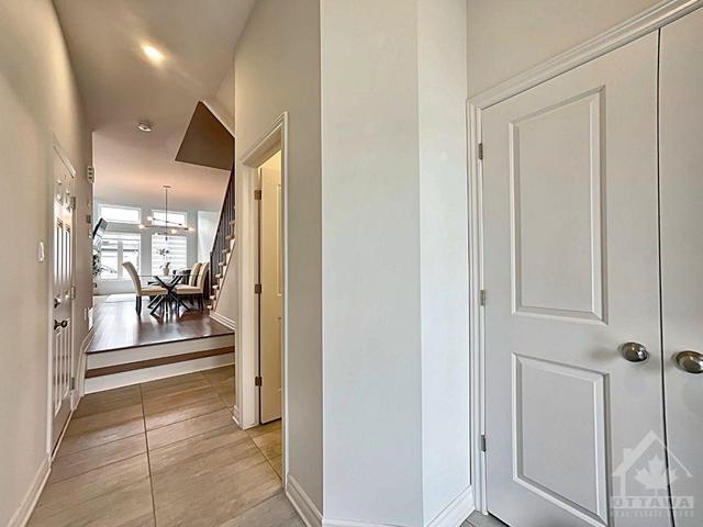 699 Cairn Crescent, Townhouse with 3 bedrooms, 3 bathrooms and 3 parking in Ottawa ON | Image 2