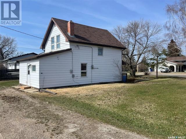 204 5th Street, House detached with 3 bedrooms, 1 bathrooms and null parking in Wilkie SK | Image 2