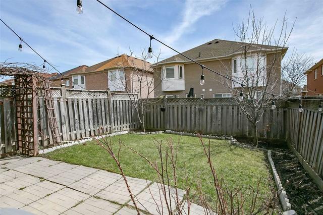 932 Flute Way, House semidetached with 3 bedrooms, 3 bathrooms and 5 parking in Mississauga ON | Image 26