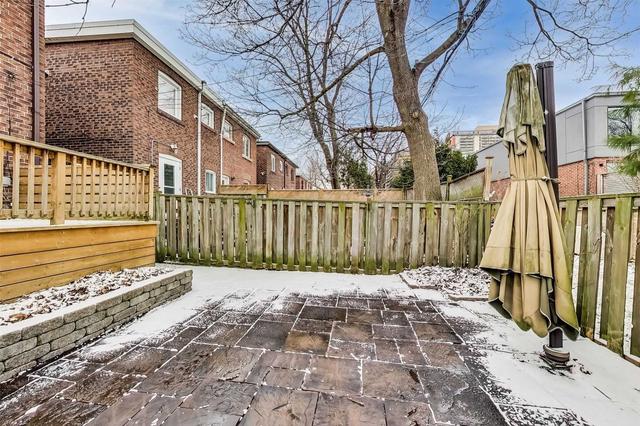 1046 Mt Pleasant Rd, House semidetached with 3 bedrooms, 2 bathrooms and 0 parking in Toronto ON | Image 24
