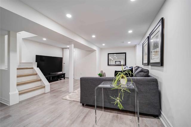 65 Dentonia Park Ave, House detached with 3 bedrooms, 2 bathrooms and 0 parking in Toronto ON | Image 15