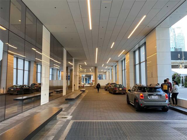 3411 - 88 Harbour St, Condo with 0 bedrooms, 1 bathrooms and 0 parking in Toronto ON | Image 2