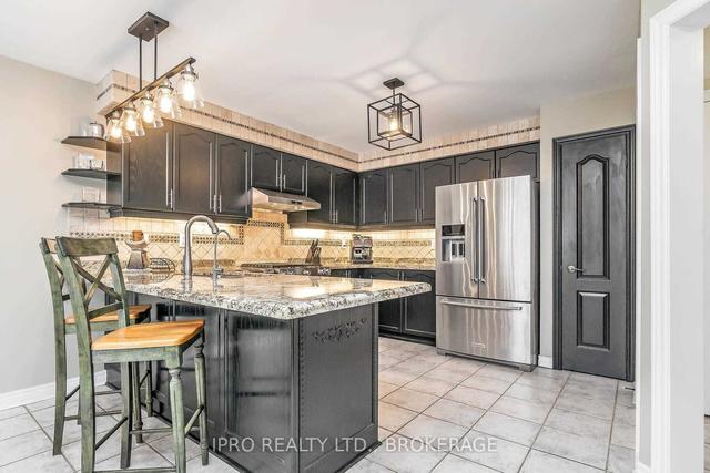 35 River Rock Cres, House detached with 4 bedrooms, 5 bathrooms and 4 parking in Brampton ON | Image 2
