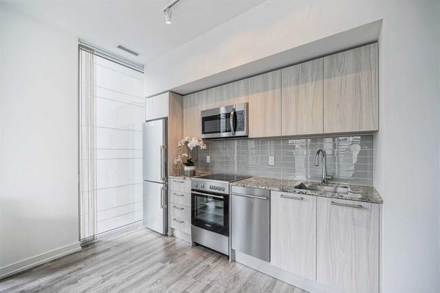 702 - 28 Wellesley St E, Condo with 2 bedrooms, 1 bathrooms and 0 parking in Toronto ON | Image 17