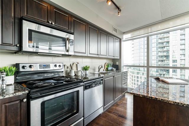 1010 - 215 Fort York Blvd, Condo with 2 bedrooms, 2 bathrooms and 1 parking in Toronto ON | Image 15