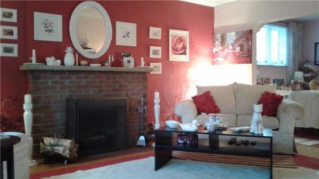 1254 Kingston Rd, House detached with 3 bedrooms, 2 bathrooms and 2 parking in Toronto ON | Image 3