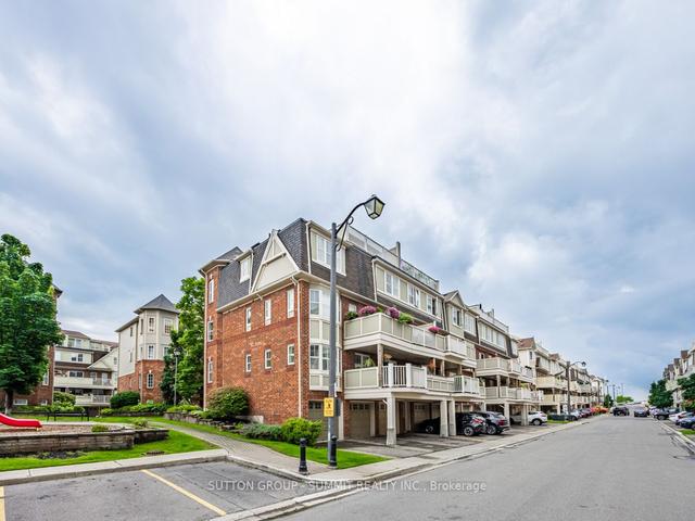3 - 794 Neighbourhood Circ, Townhouse with 2 bedrooms, 2 bathrooms and 2 parking in Mississauga ON | Image 1