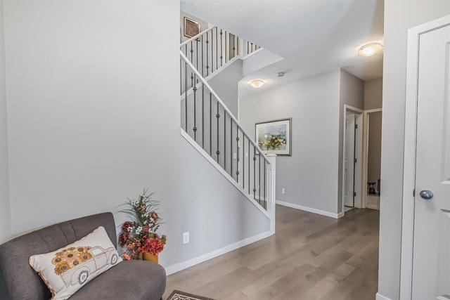 129 West Grove Way Sw, House detached with 4 bedrooms, 3 bathrooms and 4 parking in Calgary AB | Image 3