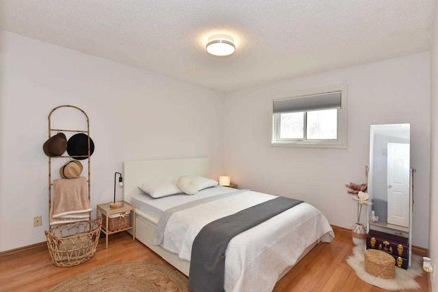 102 Comrie Terr, House detached with 2 bedrooms, 2 bathrooms and 2 parking in Toronto ON | Image 7