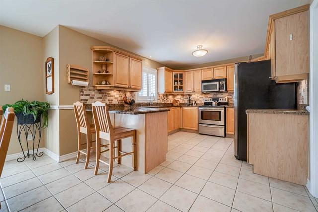 99 Guildwood Dr, House detached with 4 bedrooms, 4 bathrooms and 6 parking in Clarington ON | Image 2